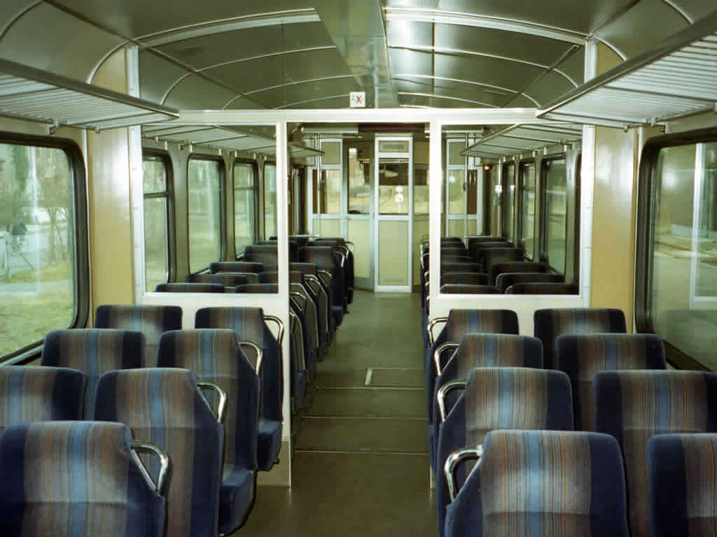 電車 / Train 16